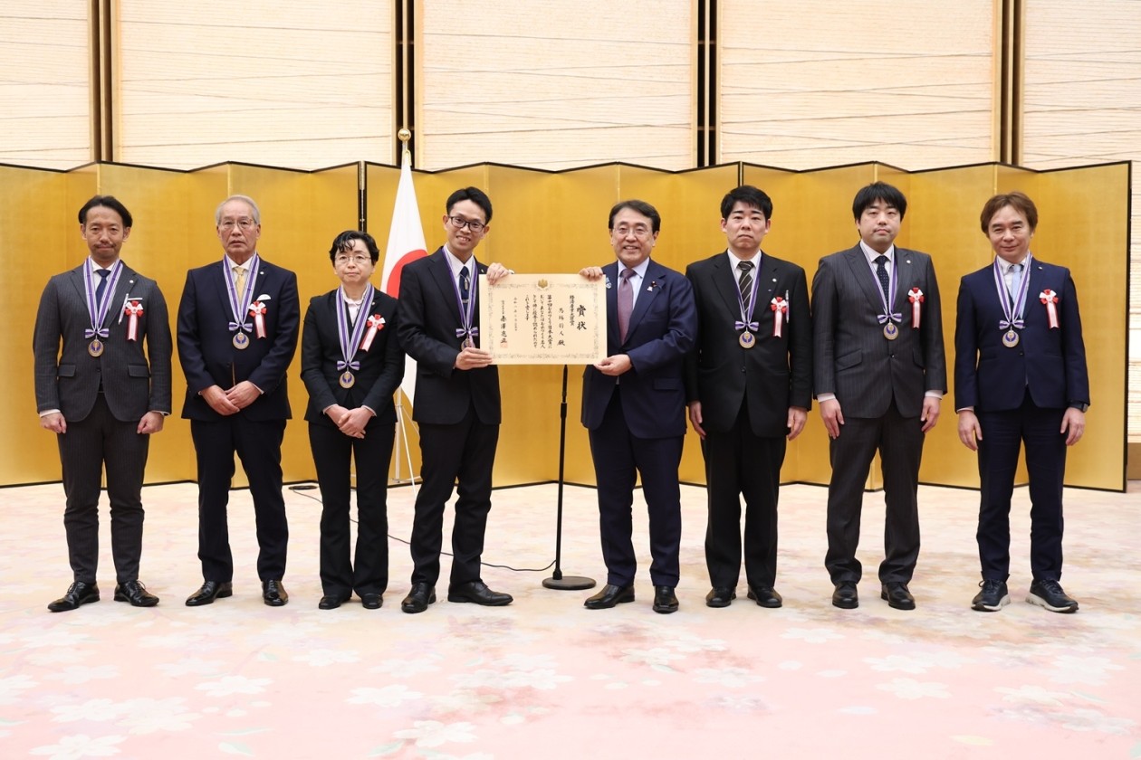 赤澤亮正経済産業大臣が首相官邸にてmetacolチームを表彰